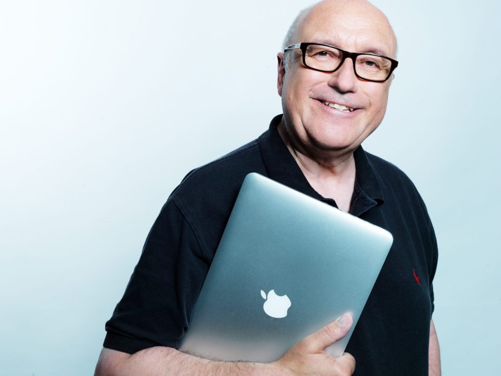 Älterer Mann mit Brille