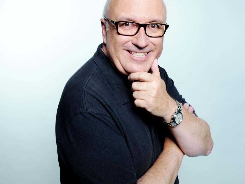 Älterer Mann mit Brille